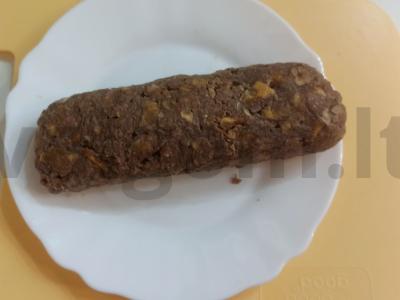 Šokoladinis dešrainis iš sausainių, kakavos ir sviesto pagrindine nuotrauka