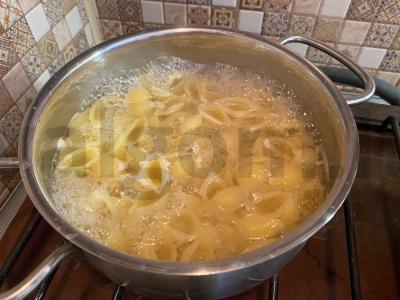 Makaronai pomidorų-majonezo padaže Žingsnis 1