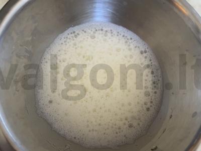 Krustingas naminis beze iš kiaušinių baltymų Žingsnis 1