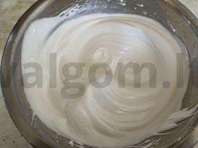 Krustingas naminis beze iš kiaušinių baltymų Žingsnis 2