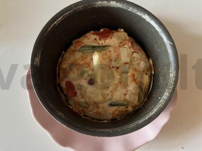 Kiaušinių apkepas su paprika ir daržovėmis pagrindine nuotrauka