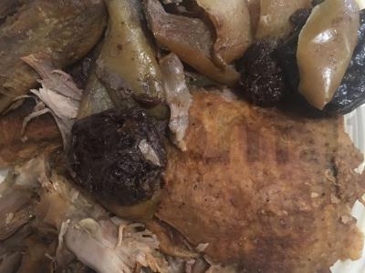 Antis su džiovintais abrikosais ir obuoliais mandarinų marinate pagrindine nuotrauka