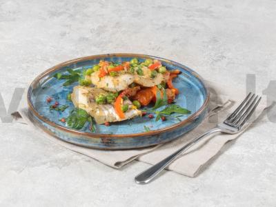 Švelni menkė su daržovėmis pagrindine nuotrauka