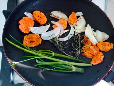 Vištiena kepta savo sultyse Žingsnis 1