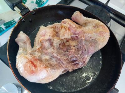 Vištiena kepta savo sultyse Žingsnis 2