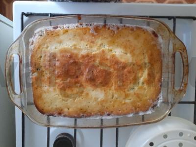 Kefyro pyragas su žaliu svogūnu ir kiaušiniu pagrindine nuotrauka