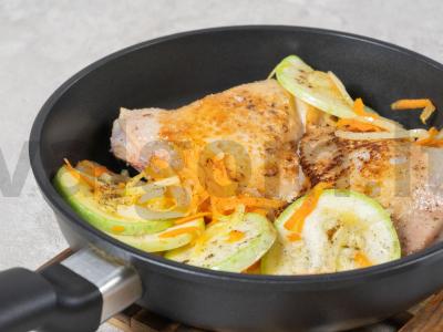 Troškinti cukinijos su vištiena Žingsnis 2