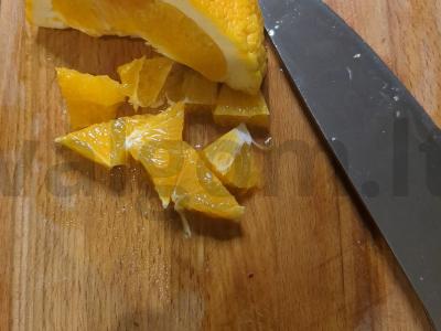 Brusnicų gėrimas su apelsinu ir rozmarinu Žingsnis 2