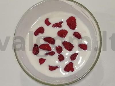 Grietinės želė su braškėmis Žingsnis 4