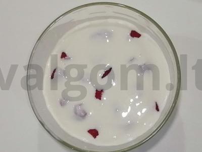 Grietinės želė su braškėmis Žingsnis 5