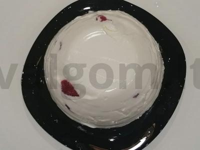 Grietinės želė su braškėmis pagrindine nuotrauka