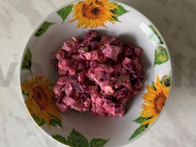 Burokėlių salotas su kiaušiniu ir sūriu pagrindine nuotrauka