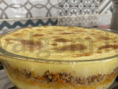 Bulvių-mėsos apkepas su morkomis ir majonezu pagrindine nuotrauka