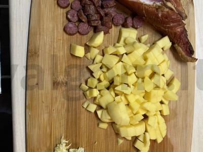 Žirnių sriuba su rūkytais mėsos gaminiais Žingsnis 2