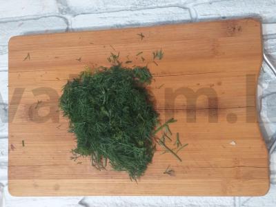 Mažai sūdyti agurkai maišelyje su česnaku ir krapais Žingsnis 3