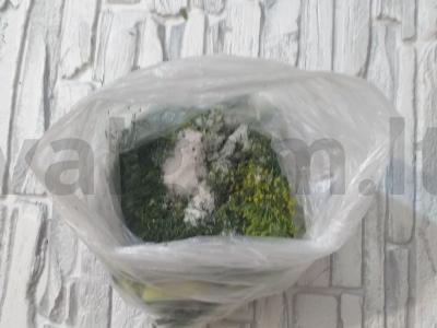 Mažai sūdyti agurkai maišelyje su česnaku ir krapais Žingsnis 4