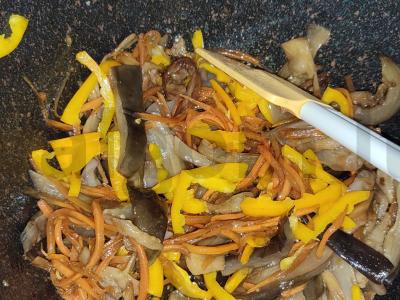 Salotas „Baklažanai pagal korėjietiškai“ su sezamų aliejumi Žingsnis 2