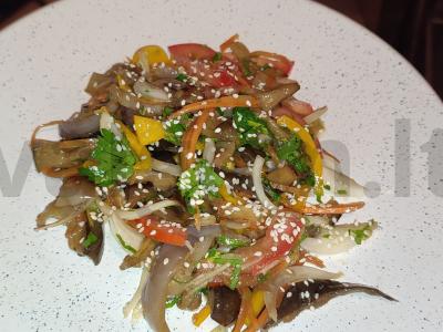 Salotas „Baklažanai pagal korėjietiškai“ su sezamų aliejumi pagrindine nuotrauka