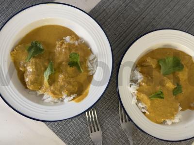 Vištiena tikka masala su česnaku ir pomidorais pagrindine nuotrauka