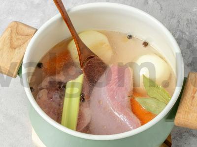 Kalakutienos ir veršienos sultinys Žingsnis 1