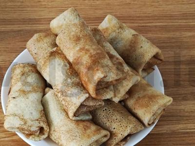 Įdaryti blynai su mėsa pagrindine nuotrauka