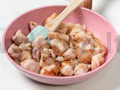 Mėsa su padažu keptuvėje Žingsnis 4