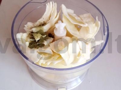 Sultingi kotletai iš mėsos faršo su kopūstais ir svogūnais Žingsnis 3