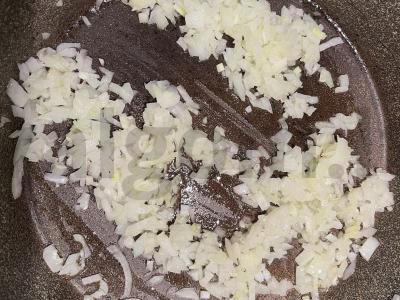 Midijos su krevetėmis grietinėlės ir česnako padaže Žingsnis 2