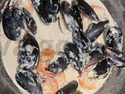 Midijos su krevetėmis grietinėlės ir česnako padaže Žingsnis 4