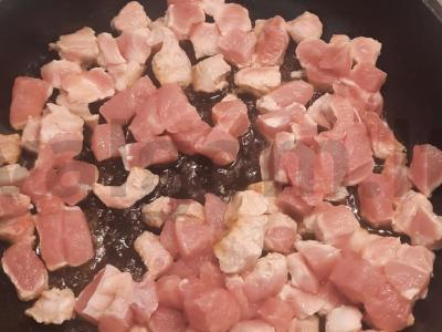 Mėsa troškinta su daržovėmis Žingsnis 1