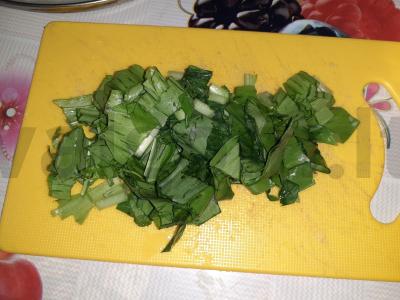 Lepšė su česnakine žole ir karčiu pietums Žingsnis 1