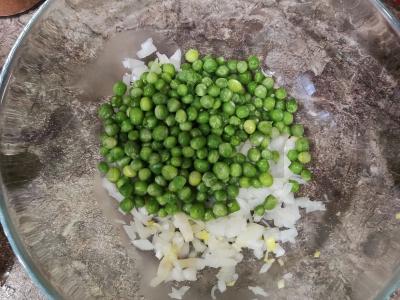 Salotas „Žaluma“ su daržovėmis ir žaliu žirniu Žingsnis 2