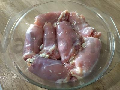 Vištienos filė ritinėliai su varške, sūriu ir prieskoniais Žingsnis 4