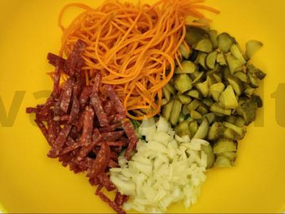 Sotūs salotas su sūrio rūkyta dešra ir triušiu Žingsnis 2