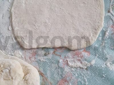 Kibinai iš nesaldinto mielinio tešlos Žingsnis 1