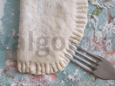 Kibinai iš nesaldinto mielinio tešlos Žingsnis 3