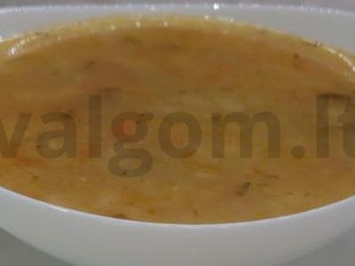 Žirnių sriuba ant kaulų sultinio pagrindine nuotrauka