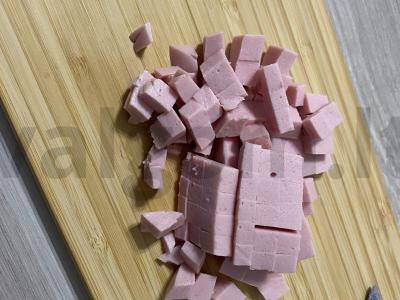 Mėgstama olivje salotos Žingsnis 3