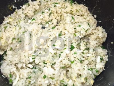 Ryžiai su kiaušiniu ir žolelėmis pagrindine nuotrauka