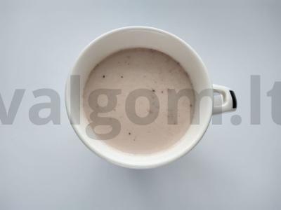 Migdolų pienas su cinamonu, imbieru ir muskato riešutu pagrindine nuotrauka