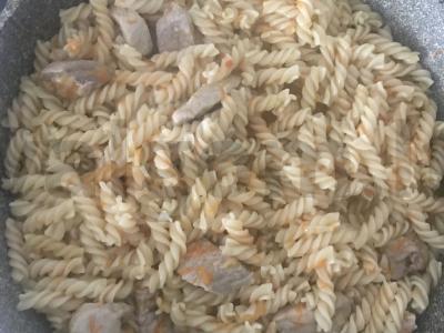 Makaronų plovas pagrindine nuotrauka