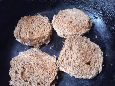 Sumuštiniai su burokėliais, silke ir svogūnais Žingsnis 1