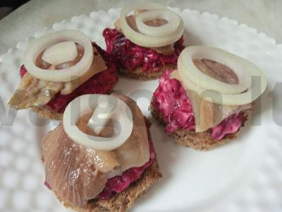 Sumuštiniai su burokėliais, silke ir svogūnais Žingsnis 4