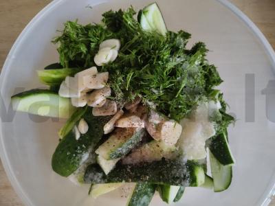 Greitai paruošiami marinuoti agurkai Žingsnis 3