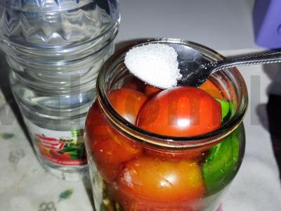 Marinuoti pomidorai žiemai Žingsnis 3