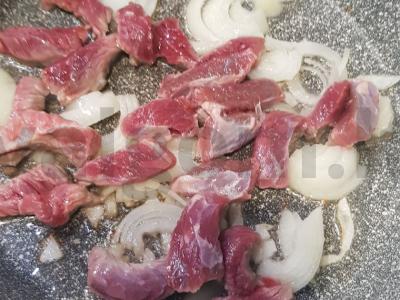 Jautiena su džiovintais slyvomis Žingsnis 1