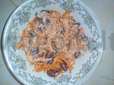 Pupelių salotas su morkomis ir riešutais pagrindine nuotrauka