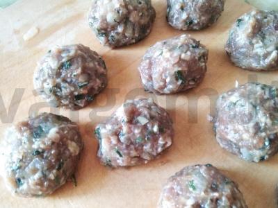 Sriuba su meatballs ir šviežiais žalumynais Žingsnis 4