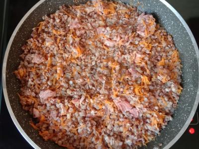 Grikių košė su troškiniu pagrindine nuotrauka