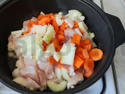 Plovas su vištienos filė, prieskoniais ir krapais Žingsnis 2